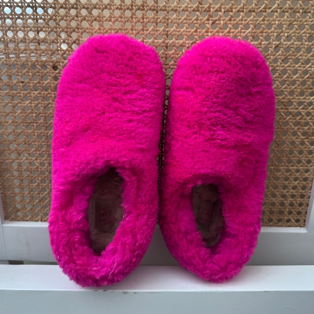 UGG Fuchsia Women's Slippers-read details and look through photos!
